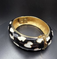 CINER Black & Ivory Enamel Hinged Bracelet & Clip-On Earring Set Vint Signed ✨️