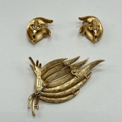 Trifari Mid Century Abstract Brooch Earrings Set Gold Tone Crown Trifari Mark