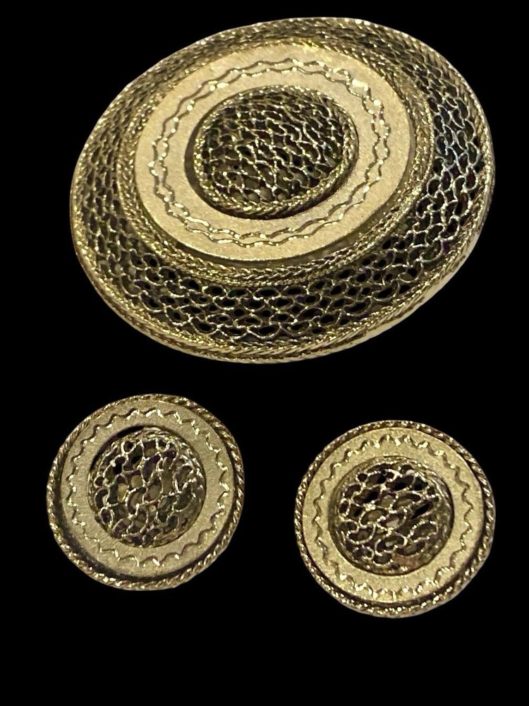 Women’s brooch & Earrings vintage gold tone filigree set Etched Design Goldtone