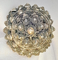 Silver Toned Beehive Compartment Ring Size 6 – 14.86 grams – Intricate Detail