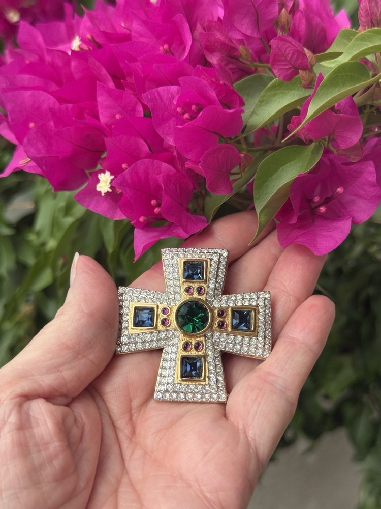 VINTAGE SIGNED SWAROVSKI MALTESE CROSS PIN ~ BROOCH RETIRED COLLECTORS PIECE