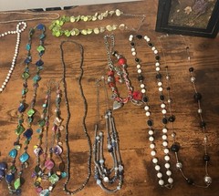 Over 9 Pounds Of Over 71 Individual Necklaces That Are Mostly Beaded And Vintage
