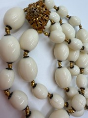 Vintage Necklace Miriam Haskell White Bead Glass Signed Box Clasp 28 in H1