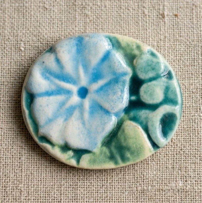 Vtg Morning Glory Brooch Blue Flower Glazed Ceramic Oval Floral Handpainted Pin