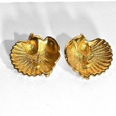 Vintage Avon Earrings Gold Tone Seashell Starfish Beach Chunky Pierced Nautical