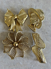 Vintage Unbranded Gold Tone Brooches/Pins Lot of 4