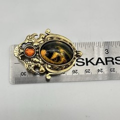Vintage Baroque Pin Brooch Gold Tone Faux Pietersite Art Glass Cab Estate