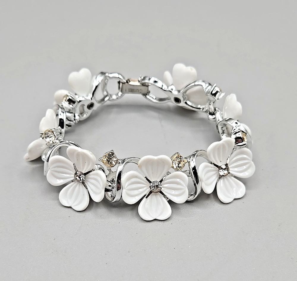 Vintage Lisner Thermoset Dogwood Flower Bracelet Gold Tone