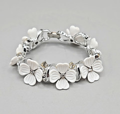 Vintage Lisner Thermoset Dogwood Flower Bracelet Gold Tone