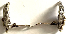 ART MODE ART Clip-On Earrings Silver & Gold Tone Swoosh Feather DECO REVIVAL Vtg