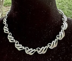 vintage Coro San Marco necklace features silver-toned linked swirl