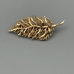 Coro Brooch Signed Textured Feather Leaf 1960’s Gold Tone Layers beautiful