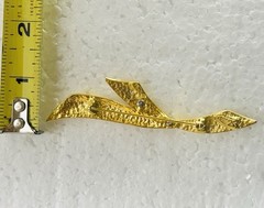 Tona Signed Ribbon Gold Tone VTG Brooch Pin Designs Lot Of 2