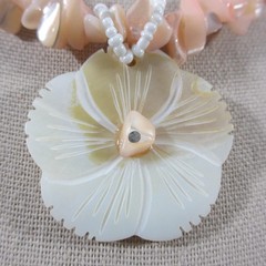 Vintage Shell Necklace Flower Pendant Beach 18 Inch