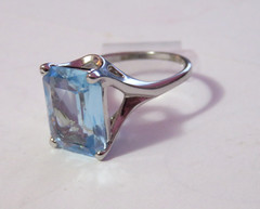 VERY PRETTY VINTAGE 18K WHITE GOLD-PLATED BLUE STONE RING SZ. 7.5