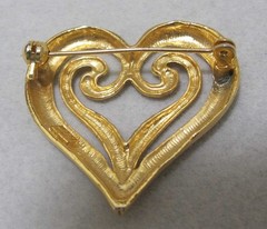 Vintage Signed AAi Shiny Gold Tone Scrolled HEART Brooch 1.5”