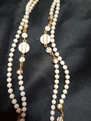 Vintage Costume Jewelry Necklace White and Gold Tone Fax Pearls Beads 27″