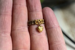 ANTIQUE VICTORIAN ENGLISH 15K GOLD HAIR MOURNING RING w/ TINY HEART CHARM c1850