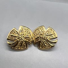Vintage Gold Tone Clip On Earrings Filigree Fan Clover Design Textured Statement