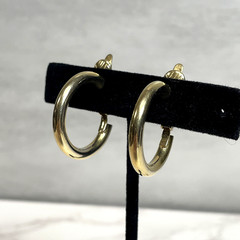 Vintage Trifari Earrings Gold Tone Thick Tubing Hoop Signed Pierced Hinged 1″