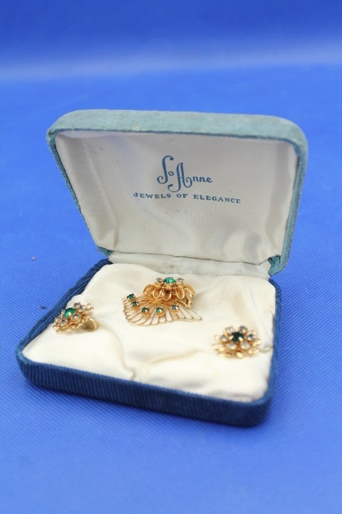 1950’s Vintage Jewels of Elegance Emerald Simulant Brooch & Earring Set