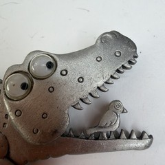JJ Jonette Jewelry vintage pewter articulated alligator with bird pin-2.5in