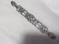 STERLING SILVER BAR PIN W, ART NOUVEAU IVY LEAF DESIGN ON TOP 3″ LONG