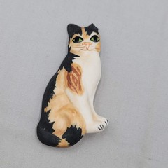 Vintage Ceramic Handpainted Calico Kitty Cat Brooch* 3.5″