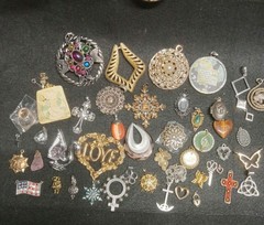 Costume Jewlery Necklace Pendant Lot