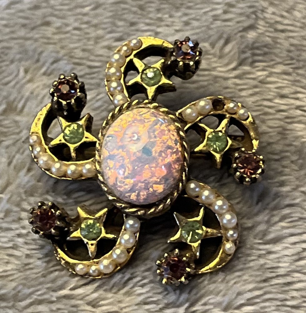 Pinwheel Pink Imitation Fire Opal and Pearl Costume Brooch Missing a Pearl