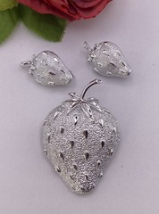 Vintage Sarah Coventry Strawberry Ice Brooch & Clip Earrings NOS 1968