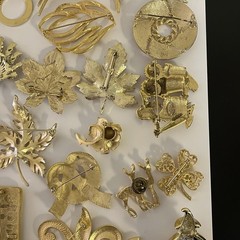 Lot Of 23 Vintage Gold Tone Brooches 18 Signed 5 Unsigned