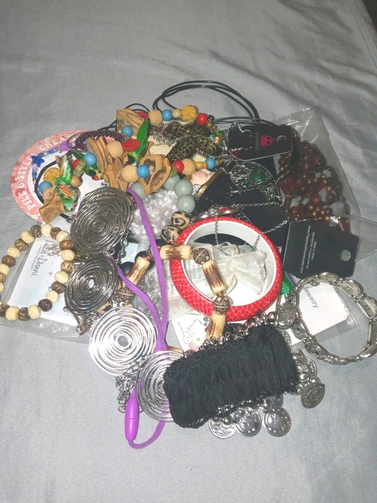 Nice Lot Of Jewelry! 20 Pieces. Just $7