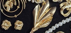 Goldtone Faux Pearl Jewelry Lot Trifari Japan Signed Pieces Brooch Earrings E30