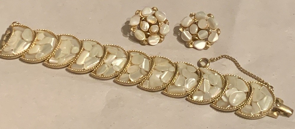 Unique 1960s Vintage Capri Resort Wear Set – Bracelet / Earrings