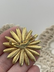 Vintage Enameled Daisy Pin 1950s Gold Toned