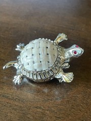 Vintage 1950s-1970s Turtle Brooch Red Crystal Eyes Straw Woven Shell Gold Tone