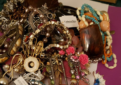 Vintage/Now Jewelry Lot Resell Craft Repair Mostly Wearable Many Signed 4.15 lbs