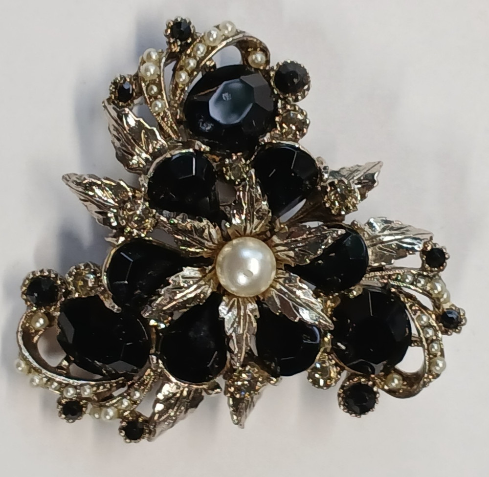 Vintage Arthur Pepper Mode ART Black rhinestone Faux Pearl Flower Trefoil Brooch
