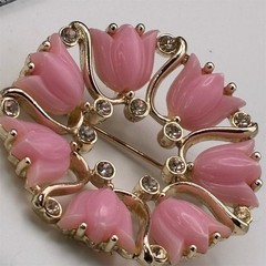 VTG Kramer Signed Brooch Pink Thermoset Tulip Wreath Clear Rhinestones 2.25in