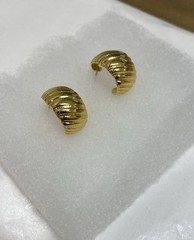 Vintage Gold Toned Seashell Style Women’s Earrings