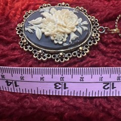 Vtg Carved Ivory Lucite Rose Cameo Gold Tone Pendant Necklace