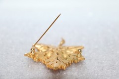 Signed 1955-1969 CROWN TRIFARI Gold Tone Maple Leaf Brooch/Pin