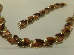 VINTAGE THERMOSET LUCITE LEAF NECKLACE & BRACELET (NEEDS CLASP)