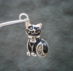 SU Seated Cat Vintage Sterling Silver Enamel Marcasite Charm Pendant 2.0g