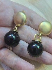 Vintage Erwin Pearl Black Ball Drop Dangle Clip On Earrings Matte Gold Tone