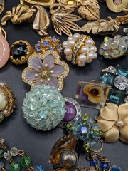 Large Lot of Vintage Singe Earrings For Crafts Aprox 2.5 lb