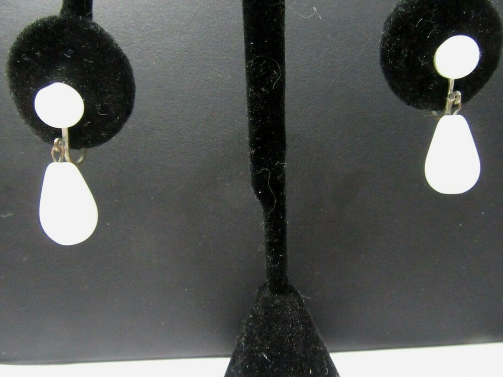 WHITE MILK GLASS SCREW BACK VINTAGE EARRINGS TEAR DROP DANGLE
