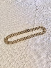 Vintage 7.5”Krementz Gold-Tone Curb 3 Link Bracelet Weighs 7.1 Grams.