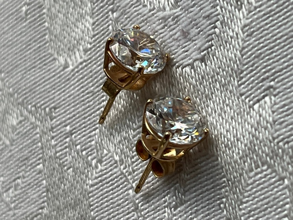 14KT Solid Yellow Gold Cubic Zirconia Stud Earrings 7.8 mm, 2.56 Grams